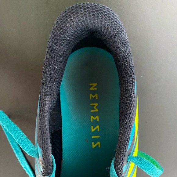 Adidas Nemeziz Size 5 Mens/ Kids Athletic Indoor Soccer Shoes - Picture 10 of 10